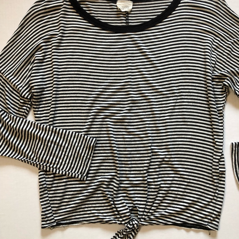ANTHRO• Caution To The Wind Front Tie Knot Top